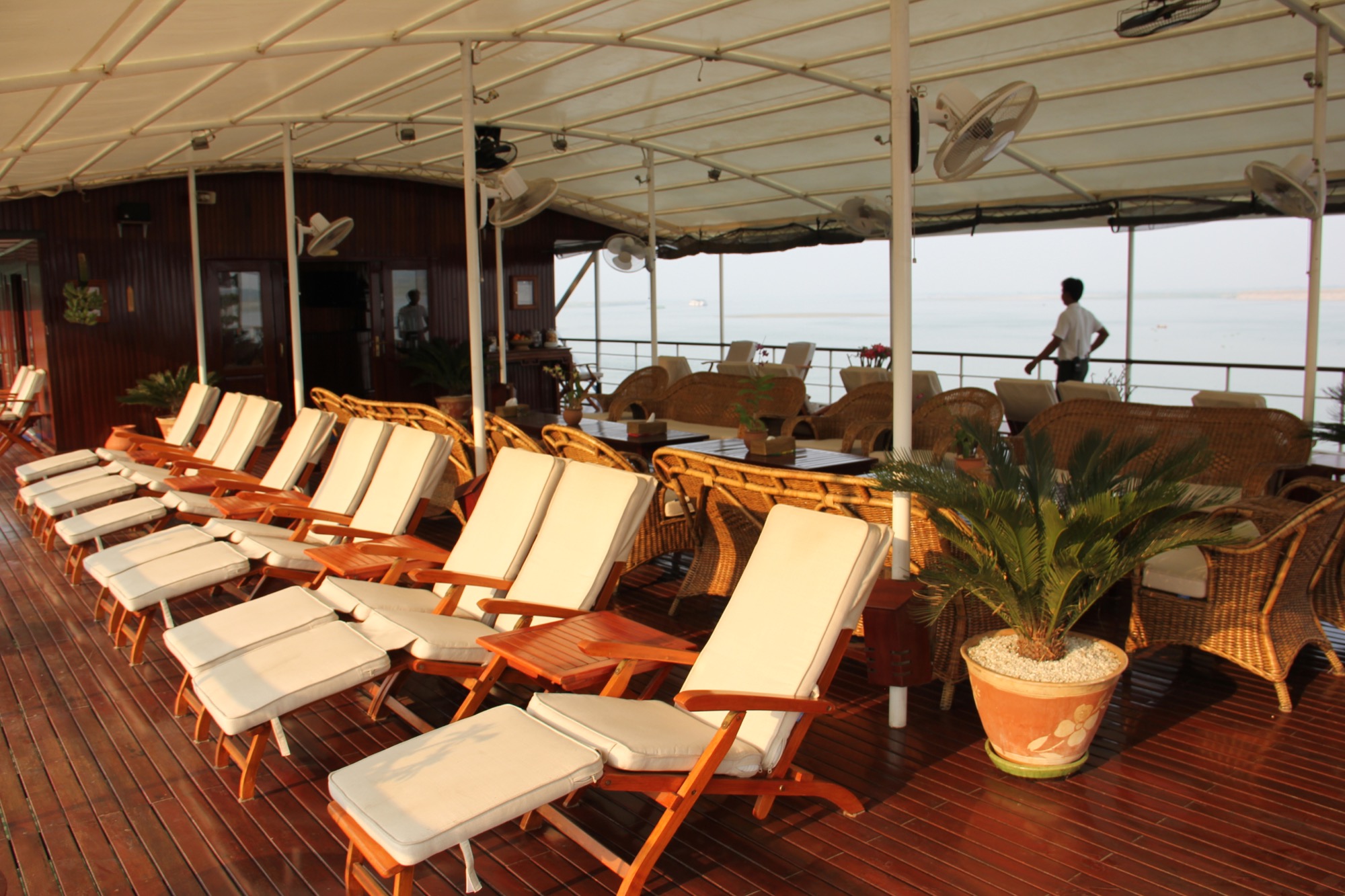 Pandaw RV Indochina Sun Deck.jpg